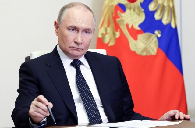 Obráti ruská armáda zbrane proti Kremľu? Zadržali muža, ktorý vyzval Putina na stretnutie