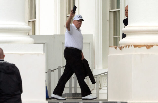 Teherán poprel technické rokovania tento týždeň, Trump ich vzápätí ohlásil na zajtra