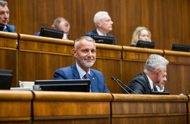 Naď by sa mal po neúspešnom referende ospravedlniť alebo odísť z politiky, vyhlásil Raši