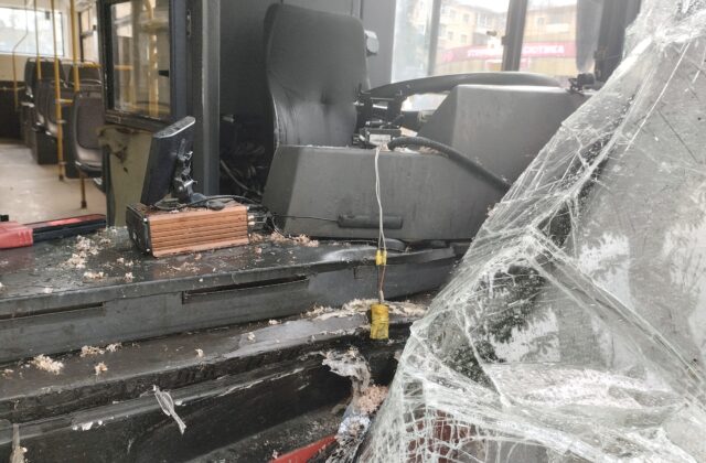 Pri nehode autobusu na predmestí Lisabonu zahynuli dve ženy, ďalších 20 ľudí sa zranilo