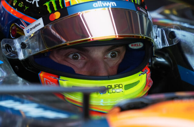Oscar Piastri bude jazdiť za McLaren aj v roku 2027