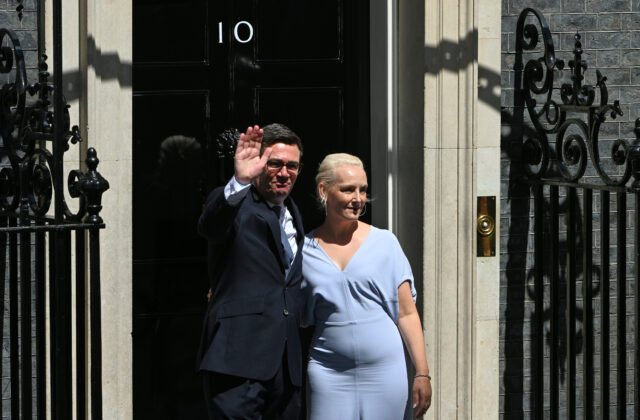 Nový premiér sľúbil 10-ročný plán na oživenie Británie, boj proti bezdomovectvu aj neochvejnú podporu Ukrajiny