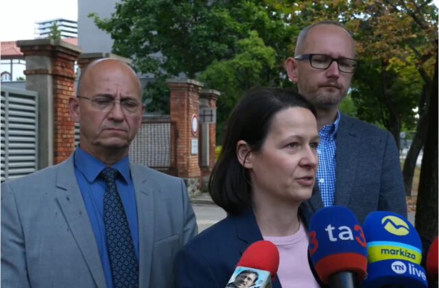 Progresívnci vykonali kontrolu na pôde SIS, Števulová sa obáva obmedzeného zverejňovania informácií – VIDEO