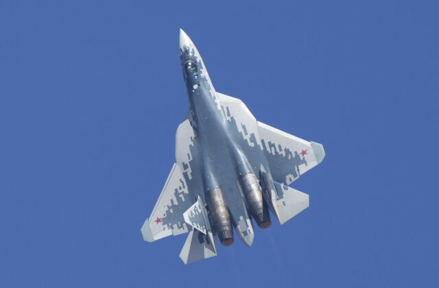 Pri Moskve sa zrútila najmodernejšia ruská stíhačka Su-57, pilot sa katapultoval