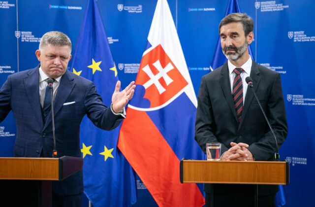 Ako je to s členstvom Slovenska v Koalícii ochotných? Kde je naozaj pravda, ukáže čas, tvrdí politológ