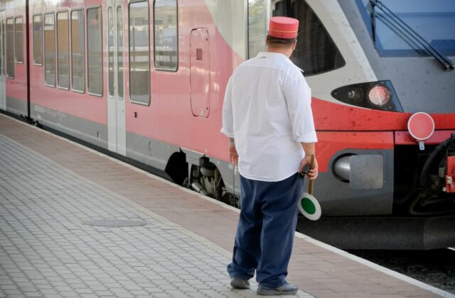 Výpravca železničnej stanice ohrozil pod vplyvom drog vlak so 140 cestujúcimi