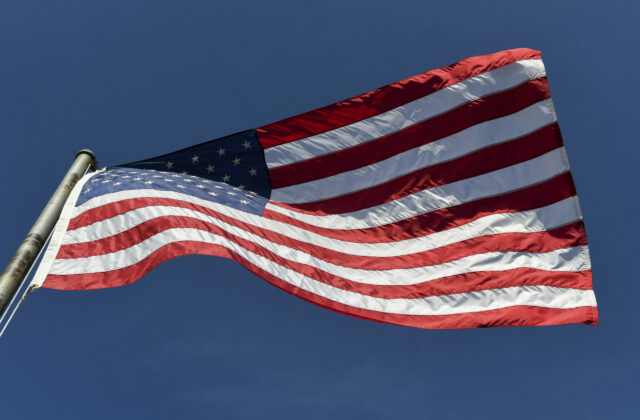 Americké veľvyslanectvá vyzývajú občanov USA, aby zvážili odchod z Blízkeho východu
