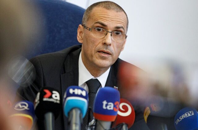 Generálna prokuratúra preveruje medializovanú komunikáciu exposlanca s údajnými 13-ročnými dievčatami