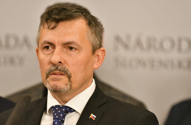 Uniknutá nahrávka z FPU: Kornaj hovorí o tlakoch „zhora“ pri prideľovaní dotácií, spomenul aj Machalu