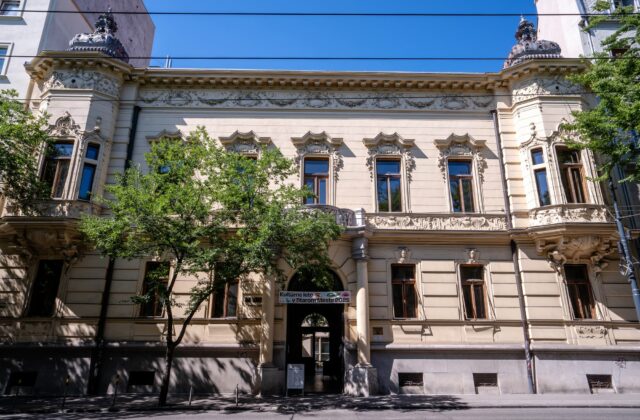 Nádvorie Pistoriho paláca po rekonštrukcii sprístupnili pre verejnosť, pribudlo aj umenie – VIDEO