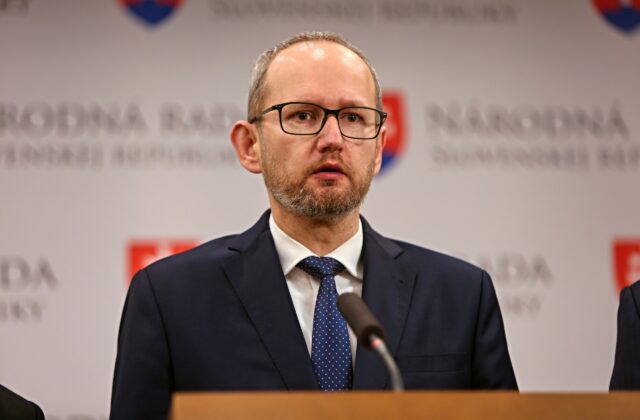 Progresívci spochybňujú pôvod cestných radarov, ministerstvo vnútra tvrdenia odmieta – VIDEO