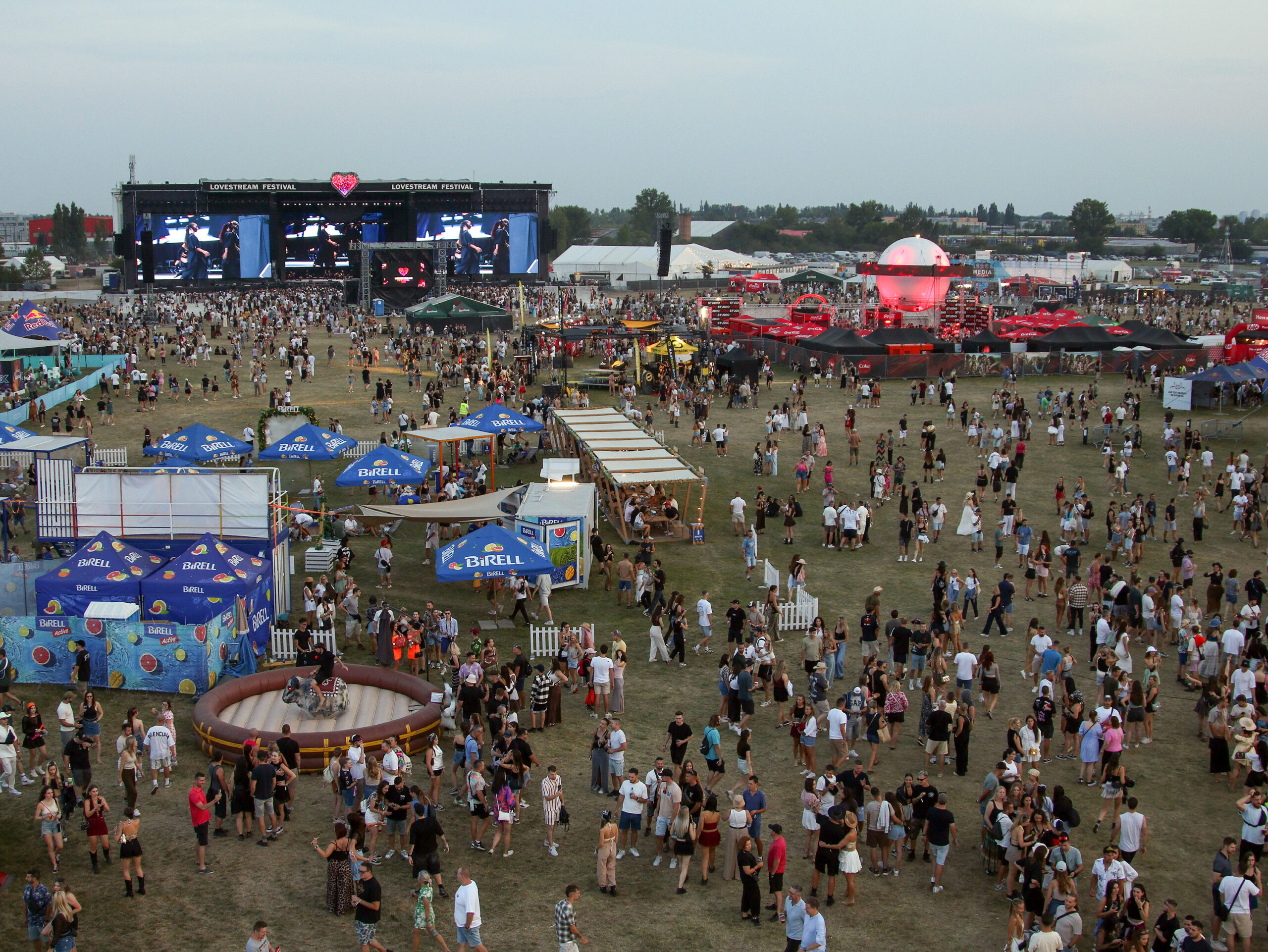Festivalová sezóna je v plnom prúde, zdravotníci varujú pred poškodením sluchu aj dehydratáciou