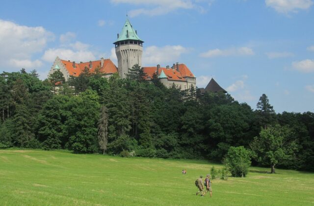 Spoznajte Smolenice inak. Komentovaná prehliadka odhalí históriu obce, Molpír aj Smolenický zámok