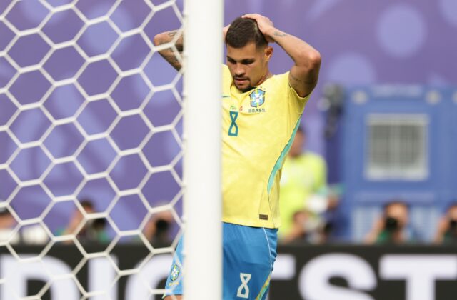 Bruno Guimaraes je najväčšia posila Arsenalu pred sezónou. Údajná suma je 75 miliónov libier