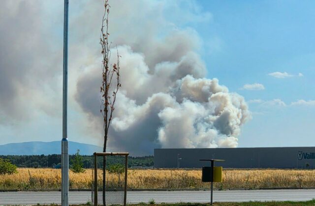 Vypukol ďalší veľký požiar, tentoraz vo vojenskom obvode na Záhorí – FOTO