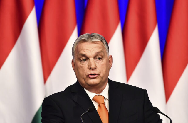 Po Orbánovi prichádza prestavba verejnoprávnych médií, zamestnanci žijú v neistote