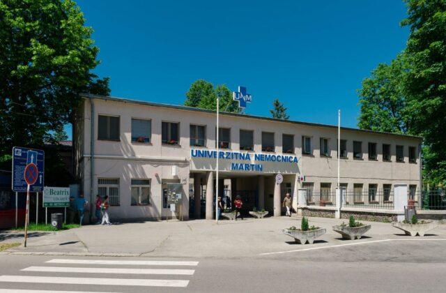 V Univerzitnej nemocnici v Martine nahlásili bombu, všetky operácie boli pozastavené