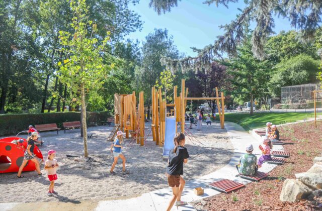 ZOO Bratislava otvorila nové detské ihrisko, pribudol aj zelený parčík s dažďovou záhradou – FOTO