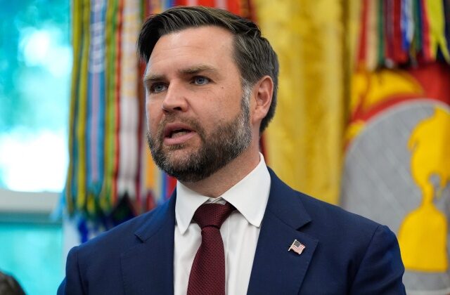 Vance: Prioritou USA vo vojne s Iránom je už zlacnenie ropy, nie jadrový program