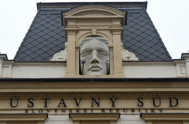 Ústavný súd sa obrátil na Európsky súdny dvor s prejudiciálnou otázkou, týka sa manželstiev osôb rovnakého pohlavia