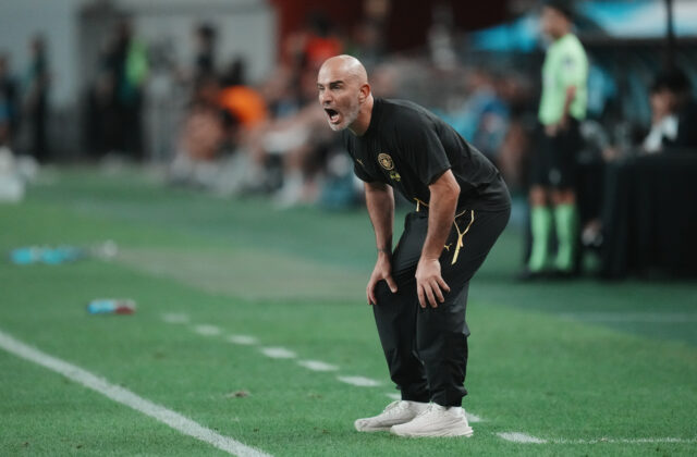 Stať sa môže čokoľvek, povedal tréner Maresca o možnom prestupe Rodriho do Barcelony