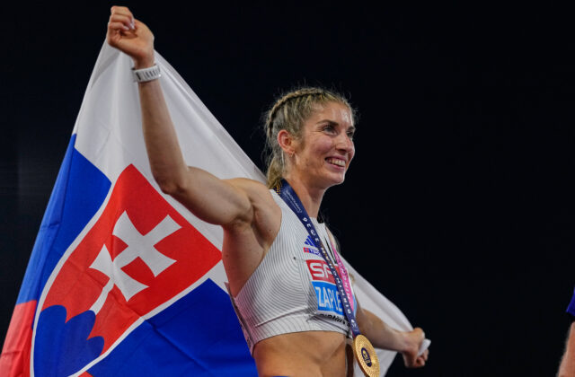 Top foto dňa (14. august 2026): Víťazstvo Zapletalovej, festival šarkanov, perzeidy a požiar v Chorvátsku