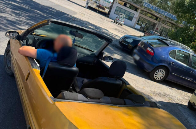 Policajti v Bratislave riešili kuriózny prípad, vodič si svojpomocne vyrobil z auta „kabriolet“