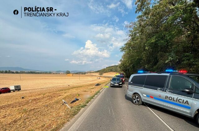 Motorkár po zrážke s autom skončil v nemocnici, vodič bol na mieste podrobený dychovej skúške – FOTO