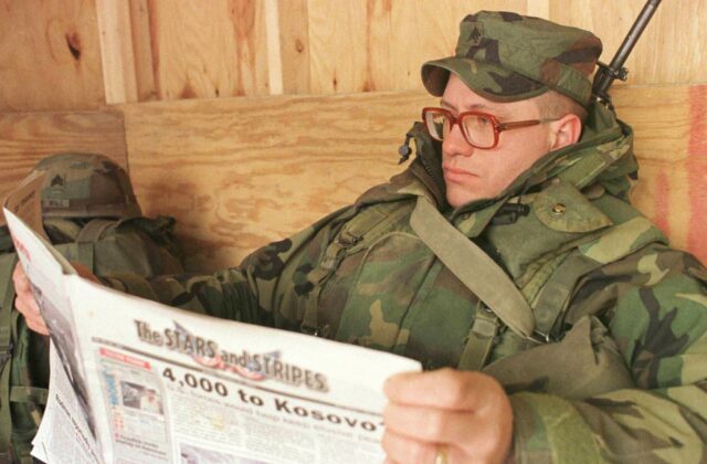 Pentagón po škandále okolo lietadlovej lode prepustil vedenie armádneho denníka Stars and Stripes