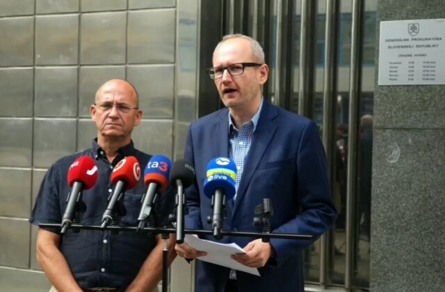 Progresívci podali v kauze ruských kamier trestné oznámenie, pripojili aj 15 konkrétnych opatrení – VIDEO