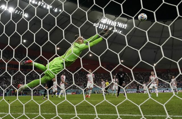 FC Barcelona získal chorvátskeho reprezentačného brankára Livakoviča