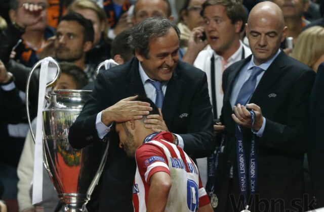 Bývalý šéf UEFA Platini žiada odstúpenie prezidenta FIFA Infantina