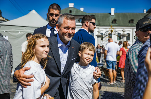 Deň otvorených dverí v Prezidentskom paláci mal historicky najvyššiu účasť, návštevníkov čakal pestrý program – VIDEO, FOTO
