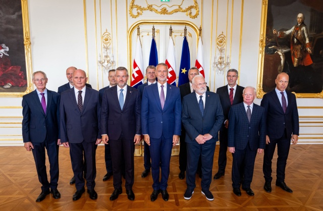 Raši zvolal predsedov parlamentu za jeden stôl, porovnanie ich skúsenosti prinášajú do politiky chýbajúci pohľad – VIDEO, FOTO
