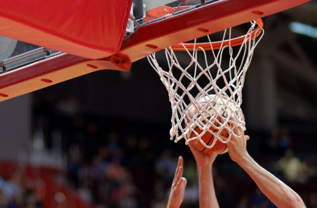 FIBA čiastočne uvoľnila obmedzenia pre Rusov a Bielorusov, reprezentácie zostávajú vylúčené