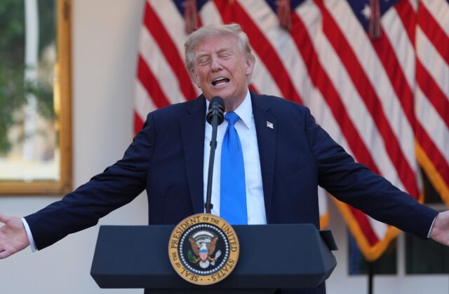 Milióny Američanov by mohli zostať bez hlasovacích lístkov, sudkyňa zasiahla proti Trumpovmu plánu