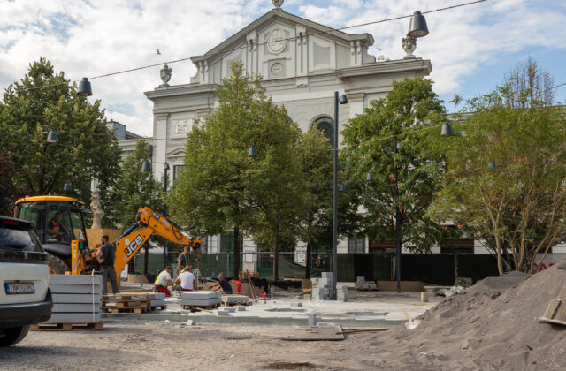 Top foto dňa (6. september 2026): Projekt Živé námestie, Trans Danube Swim, preteky F1 a Nascar.
