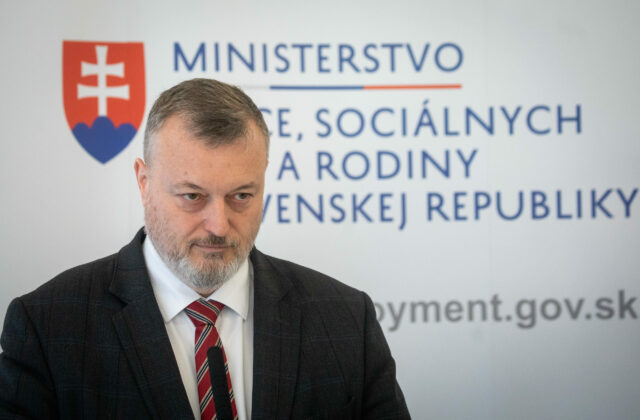 Osočovanie a osobné útoky ničia dôveru ľudí v politiku – KOMENTÁR