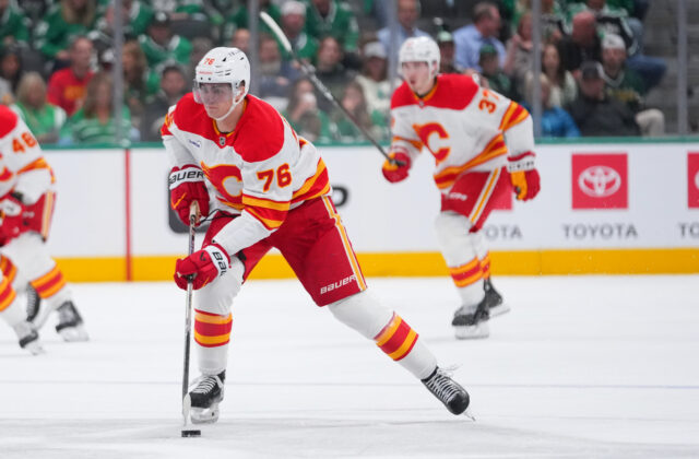 Calgary vstúpi do sezóny s troma Slovákmi. Honzek si po dlhej pauze vybojoval miesto