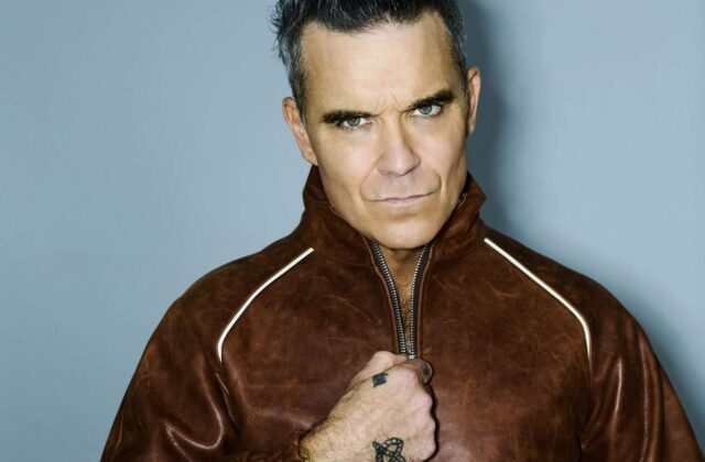 Robbie Williams na Colours of Ostrava privezie aktuálny album Britpop, ale pripomenie aj 30 rokov od vydania debutu s hitom Let Me Entertain You