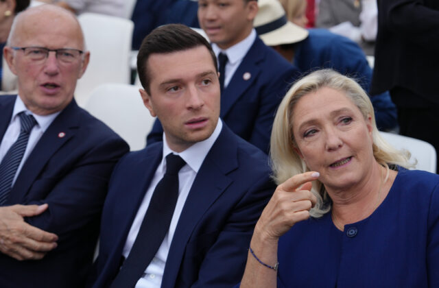Francúzska krajná pravica odmieta obvinenia, ide vraj o „totálnu vojnu“ proti jej volebnej kampani