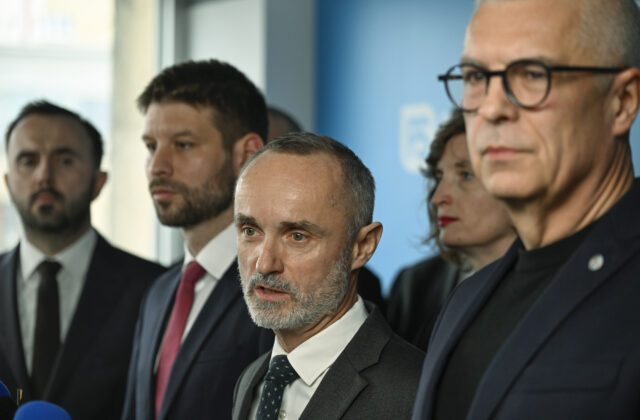 Šimečka: Slovensko chce byť dôveryhodným členom EÚ a NATO, Fico podľa neho poškodzuje jeho obraz – VIDEO